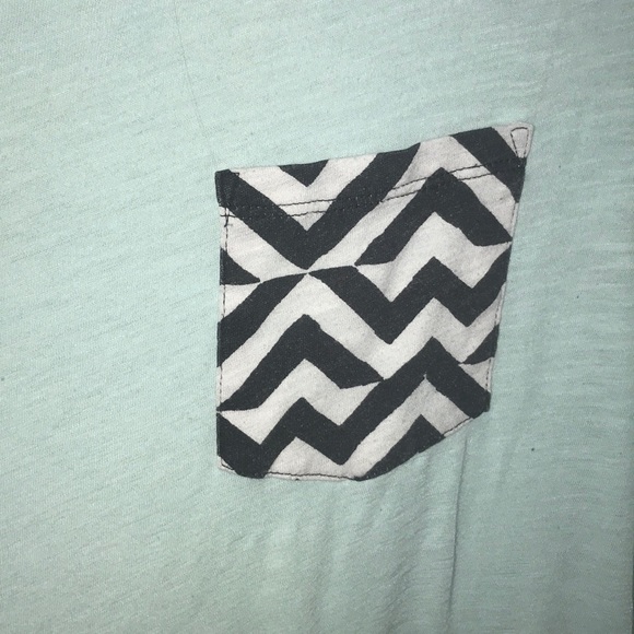 A blue tee with a black and white striped pocket - Picture 4 of 4